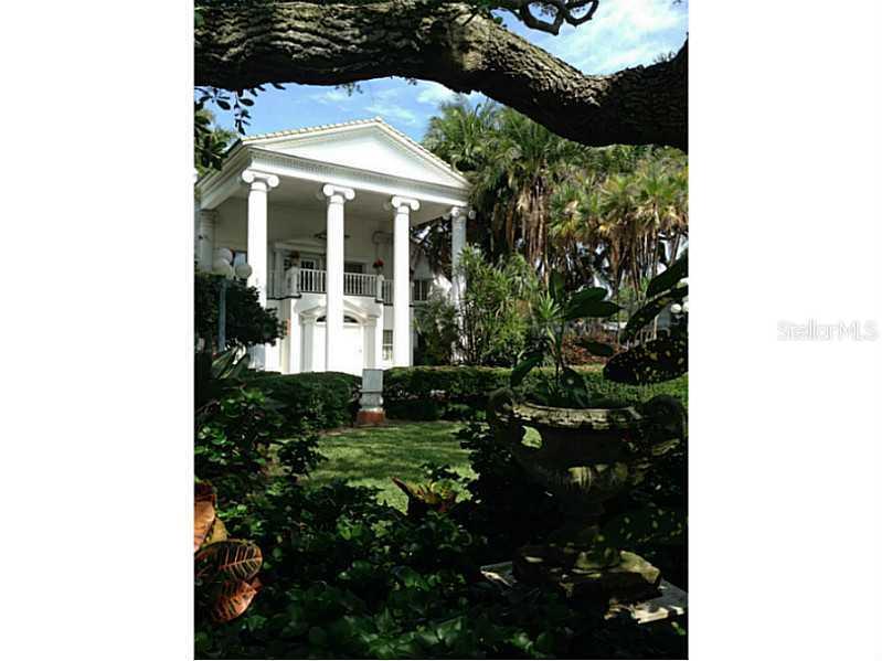 1700 N Shore Dr., St Petersburg, FL 33704