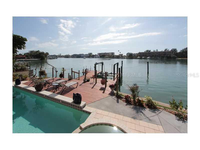 10102 Tarpon Dr., Treasure Island, FL 33706