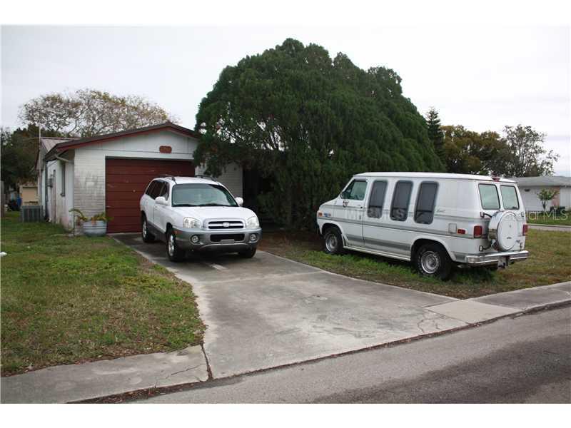 2702 Joann Pl., Holiday, FL 34691