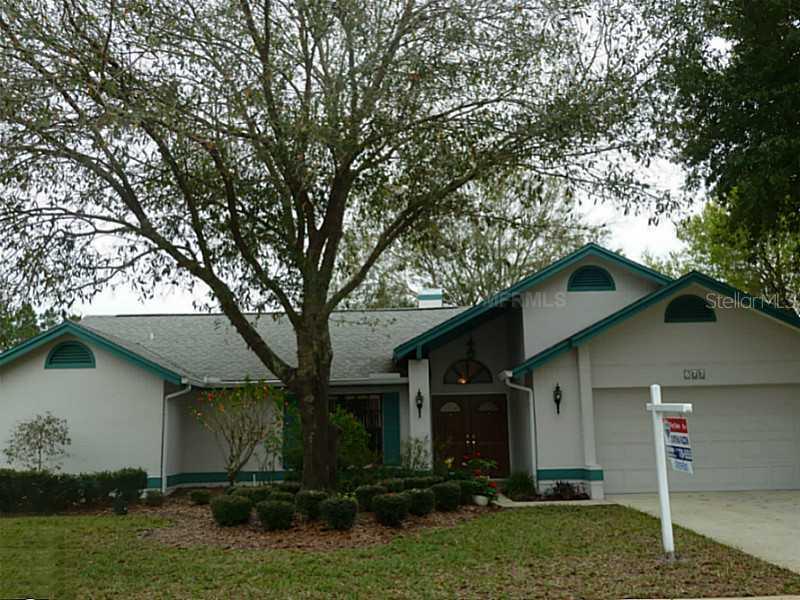 677 Centerwood Dr., Tarpon Springs, FL 34688