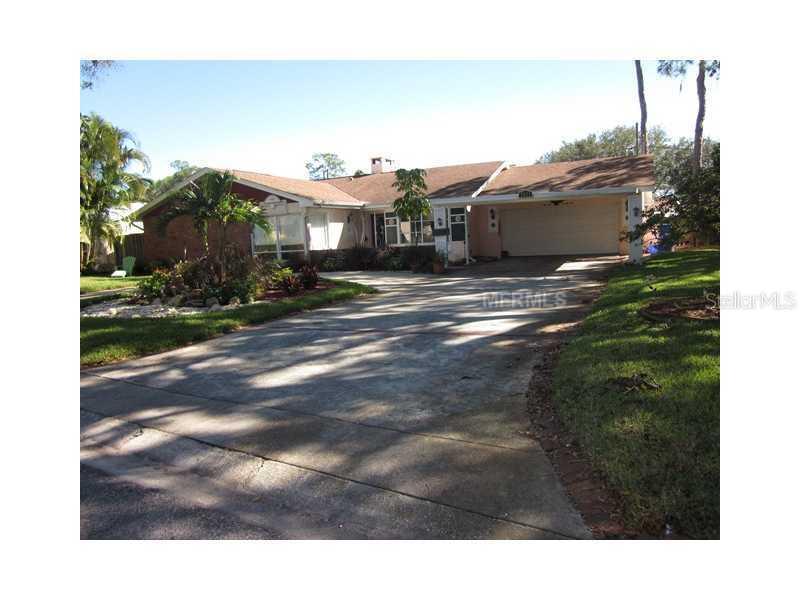 5871 Oakhurst Dr., Seminole, FL 33772