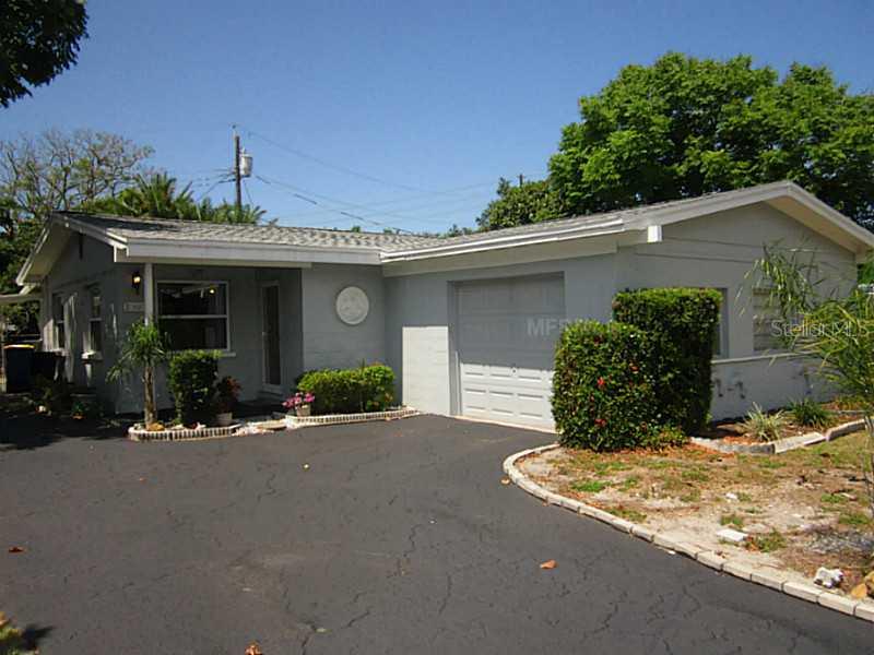 10680 Blossom Lake Dr., Seminole, FL 33772