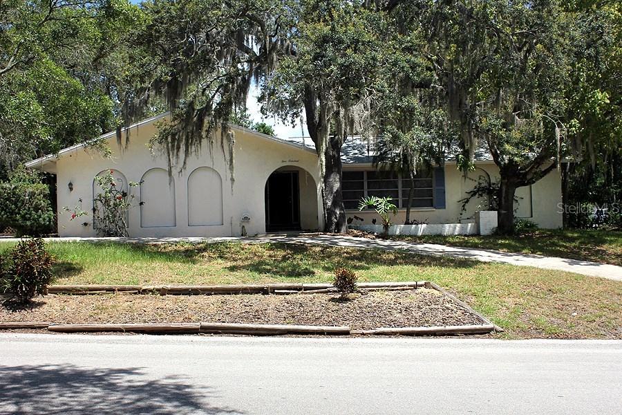 100 Oakwood Dr., Largo, FL 33770