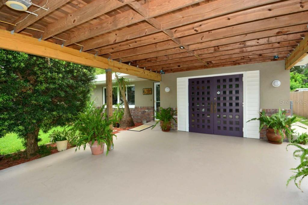 11393 Pine Dr., Largo, FL 33774