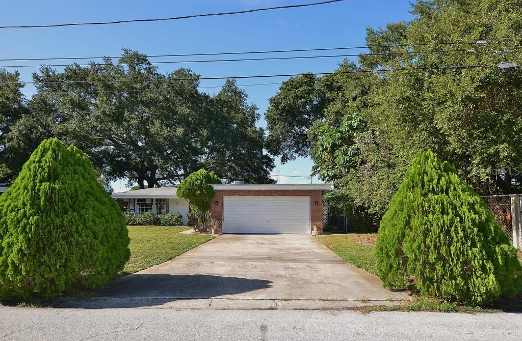 10247 Blossom Lake Dr., Seminole, FL 33772
