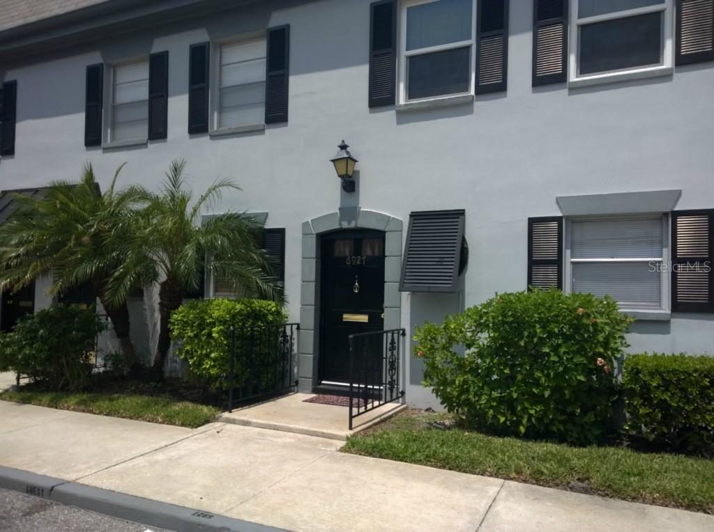 6927 Place De La Paix, South Pasadena, FL 33707