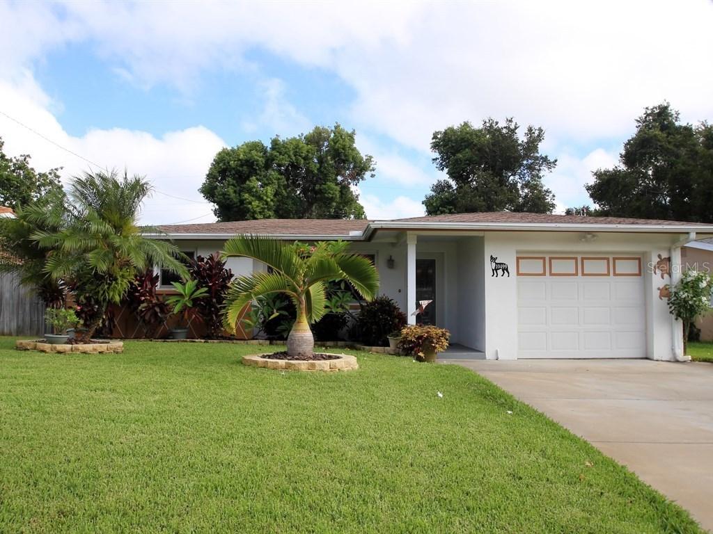 10499 Valencia Rd., Seminole, FL 33772