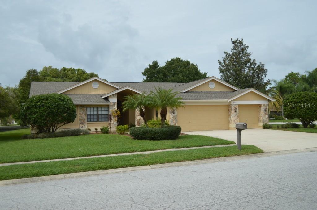 706 Centerwood Dr., Tarpon Springs, FL 34688