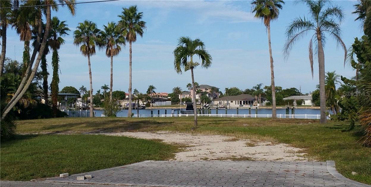 318 Harbor View Ln., Largo, FL 33770