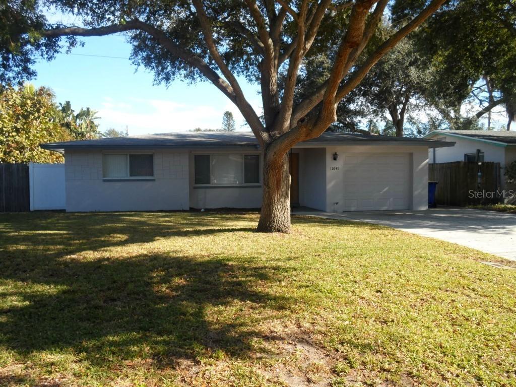 10349 Blossom Lake Dr., Seminole, FL 33772