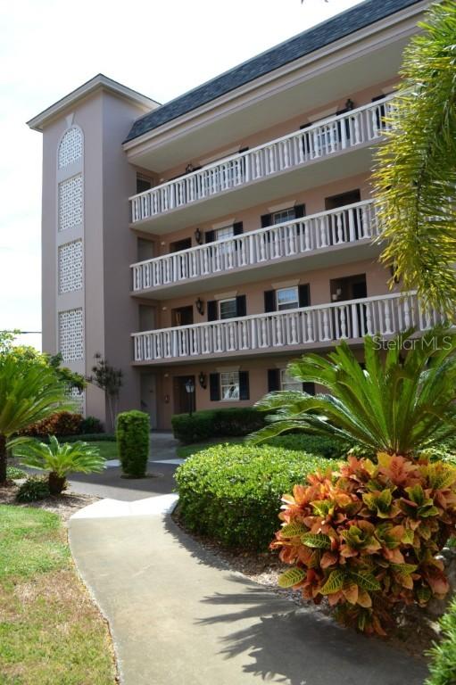 131 Bluff View Dr. #102, Belleair Bluffs, FL 33770