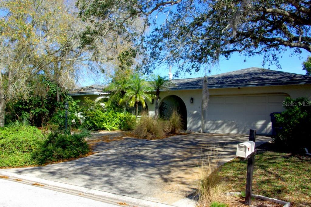 10327 Bay Hills Dr., Largo, FL 33774