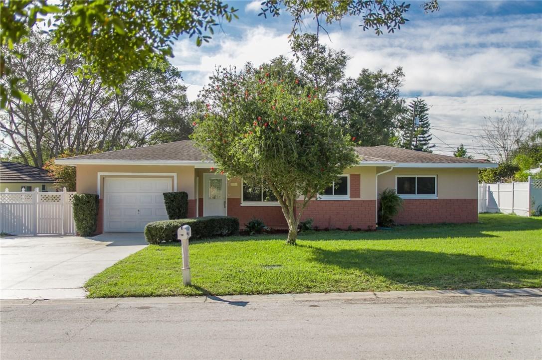 3282 Honeysuckle Rd., Largo, FL 33770