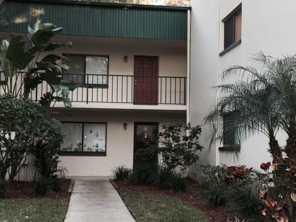 3300 Fox Chase Cir. #220, Palm Harbor, FL 34683