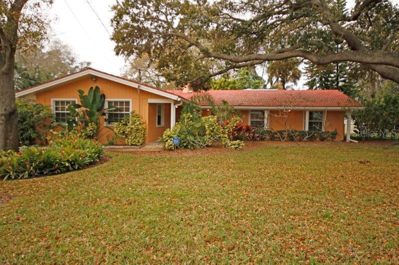 390 Larchwood Dr., Largo, FL 33770