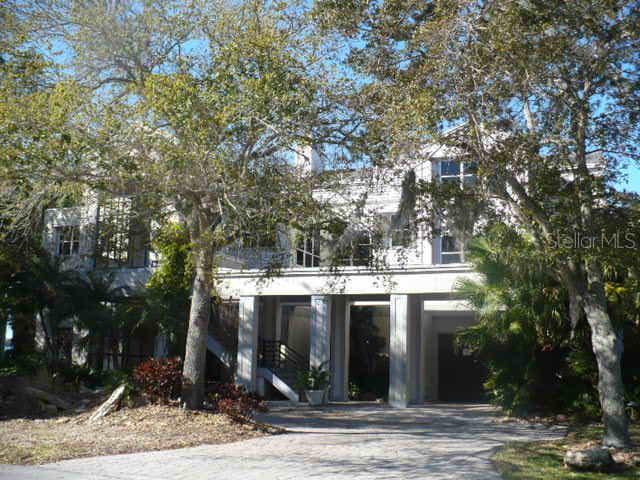 966 Point Seaside Dr., Crystal Beach, FL 34681