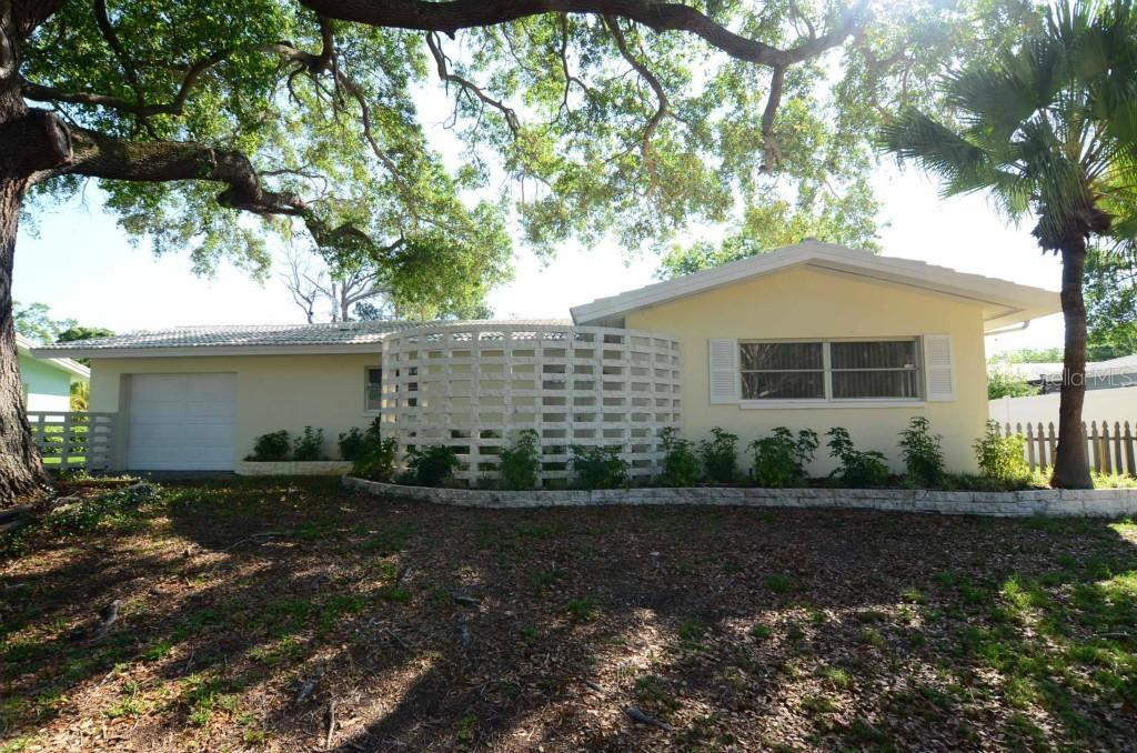 1823 Chateau Dr., Clearwater, FL 33756