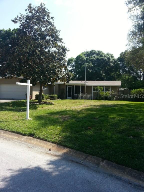 942 Sousa Dr., Largo, FL 33771