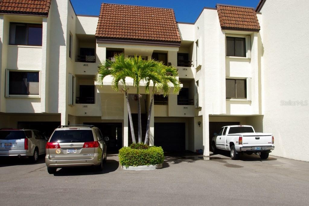 120 1st St. #104, Tierra Verde, FL 33715