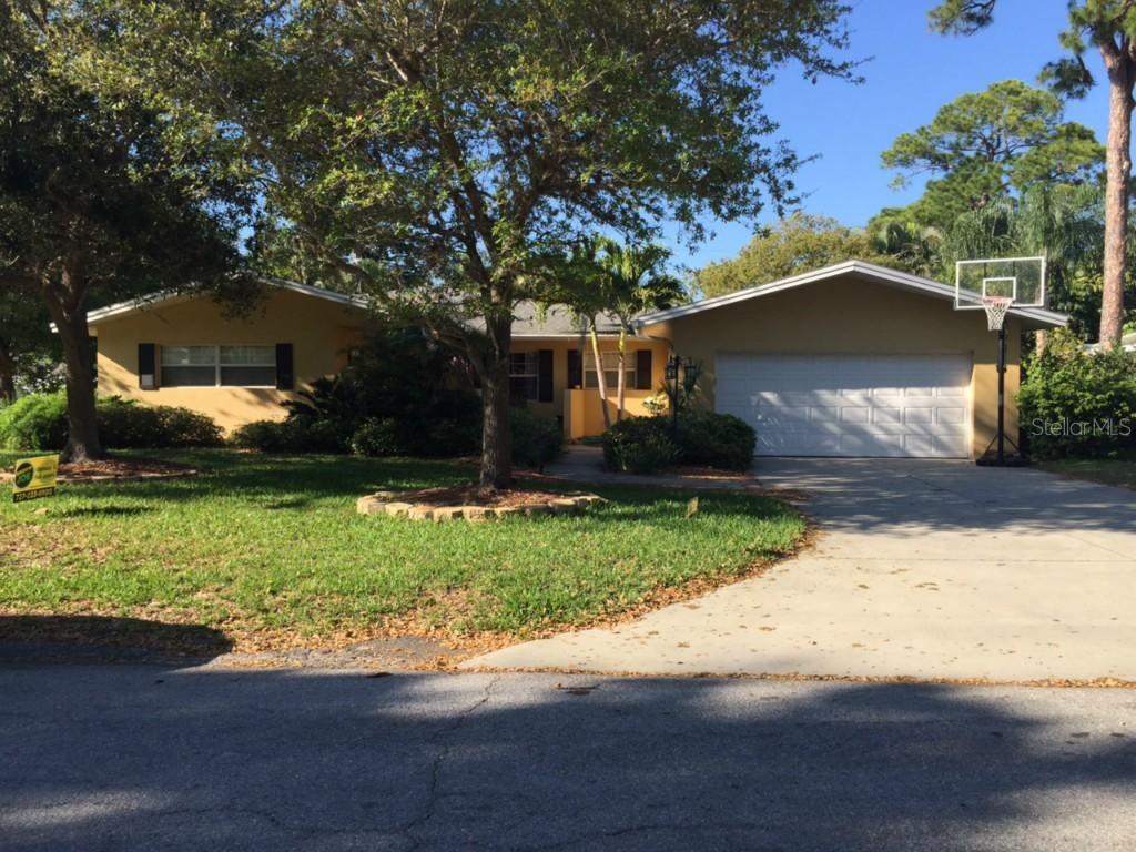806 Jacaranda Dr., Largo, FL 33770