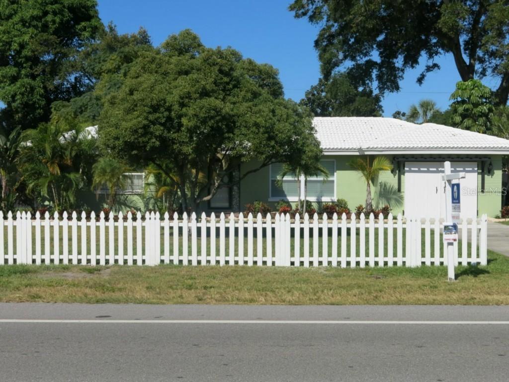 128 Indian Rocks Rd., Belleair Bluffs, FL 33770