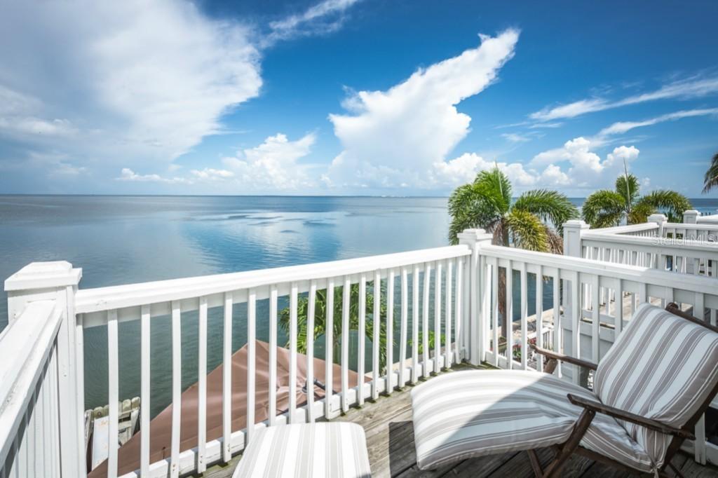 4950 Coquina Key Dr., St Petersburg, FL 33705