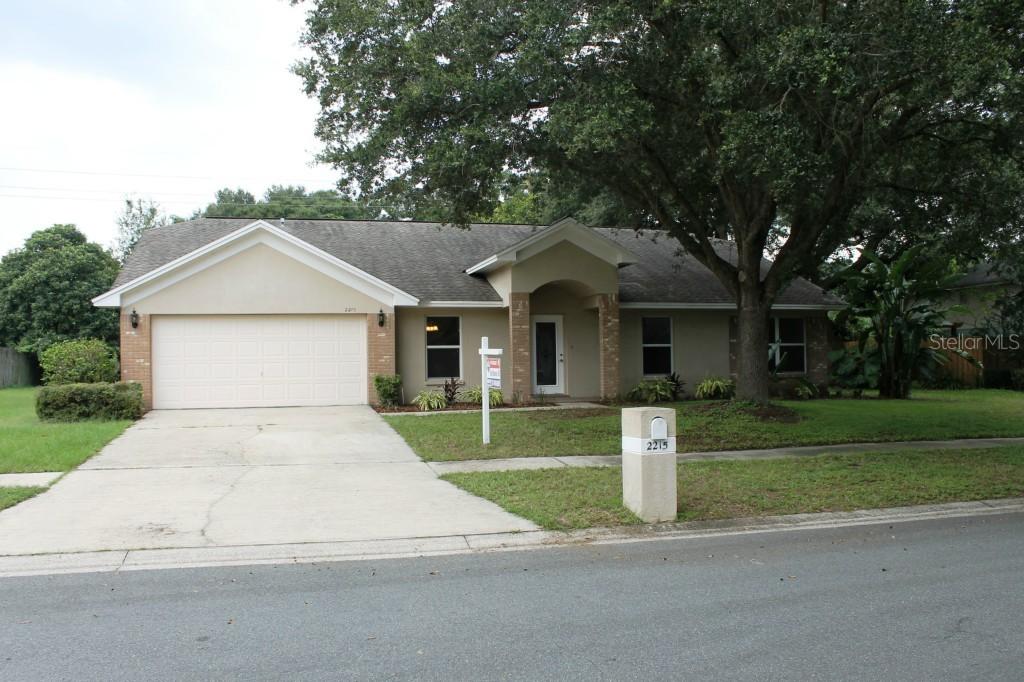 2215 Misty Ridge Ln., Valrico, FL 33594