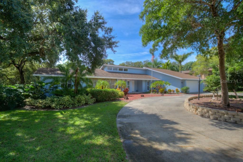 2801 Bluffs Dr., Largo, FL 33770