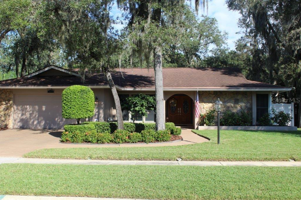 910 Winding Oaks Dr., Palm Harbor, FL 34683