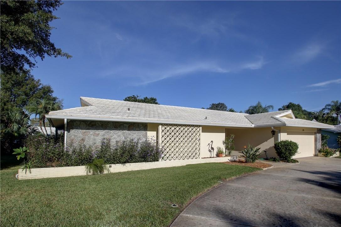 214 Orangewood Ln., Largo, FL 33770