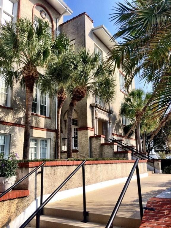 701 Mirror Lake Dr. #120, St Petersburg, FL 33701