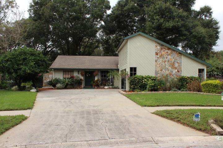 2401 Silver Forrest Ln., Lutz, FL 33549