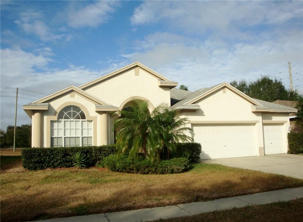 400 Carriage House Ln., Tarpon Springs, FL 34688