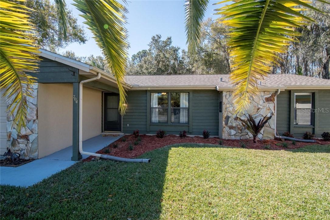 704 Sweetbriar Dr., Oldsmar, FL 34677