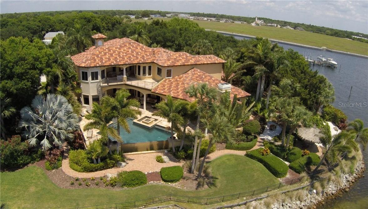 1615 Meyers Cove Dr., Tarpon Springs, FL 34689