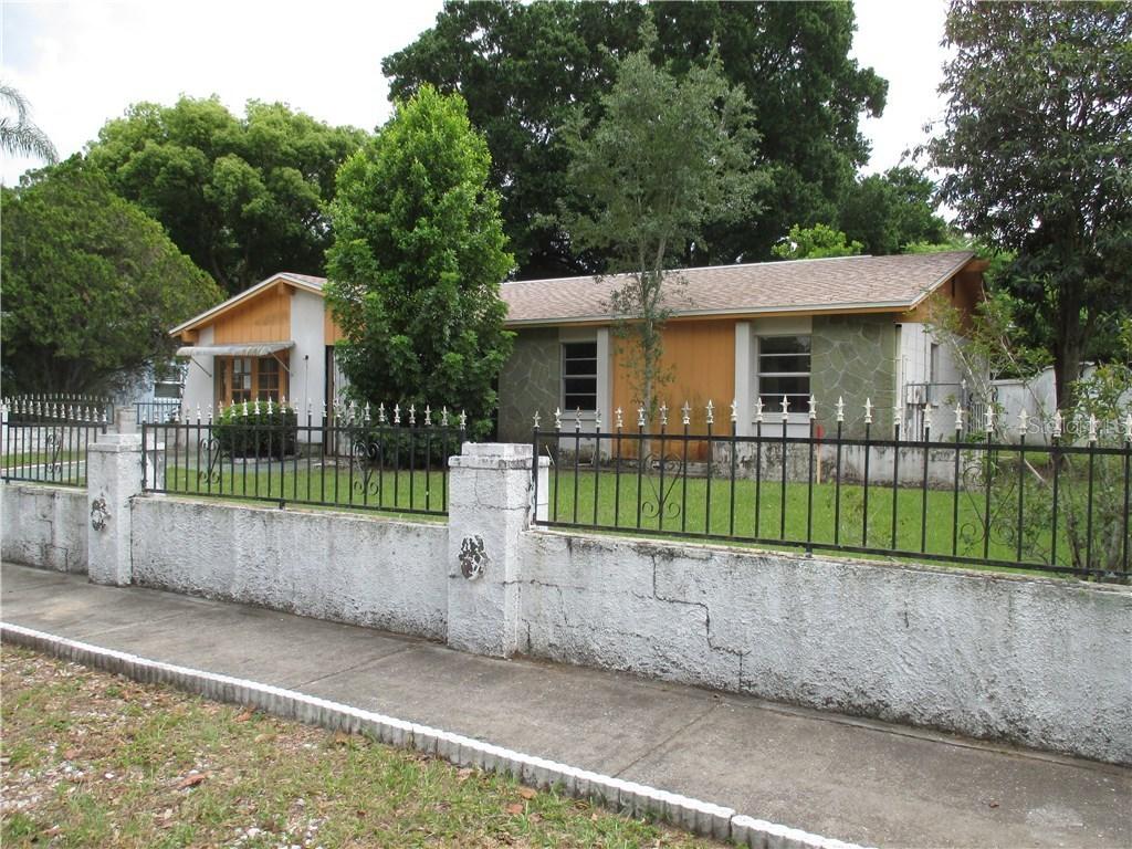 2211 Valleybrook Ave., Valrico, FL 33594
