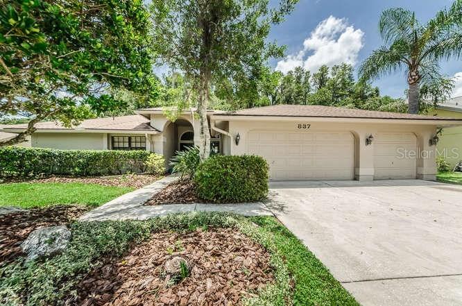 837 Centerwood Dr., Tarpon Springs, FL 34688