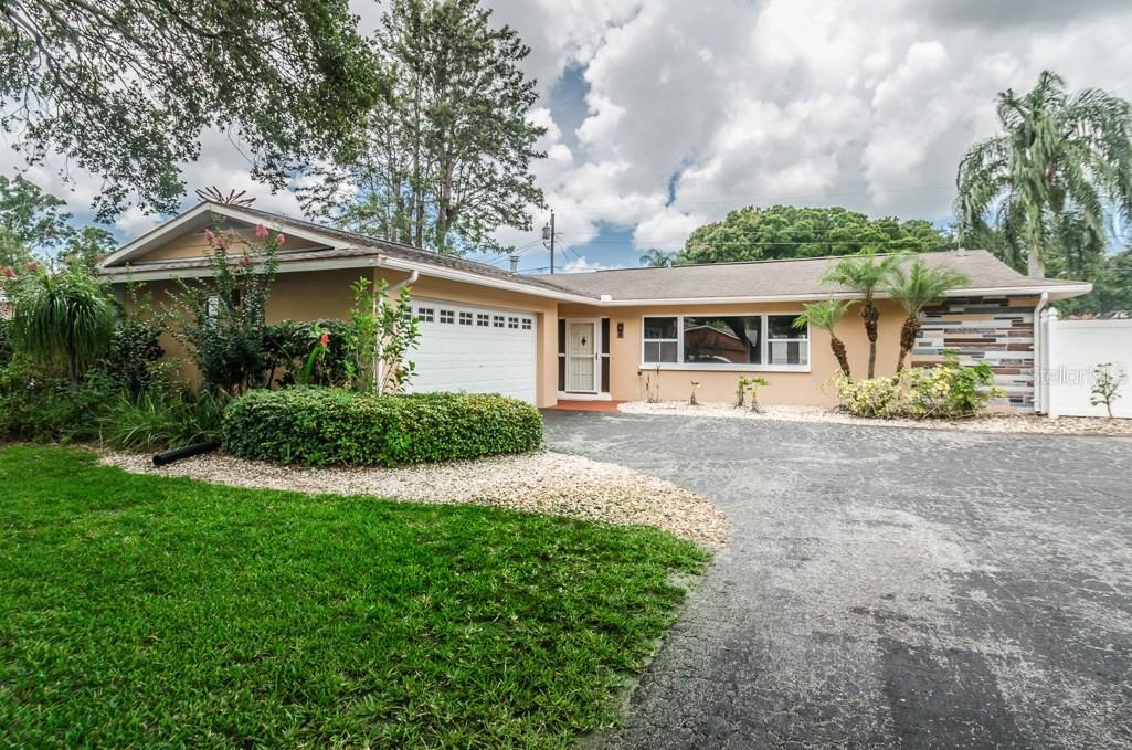 934 Deville Dr., Largo, FL 33771
