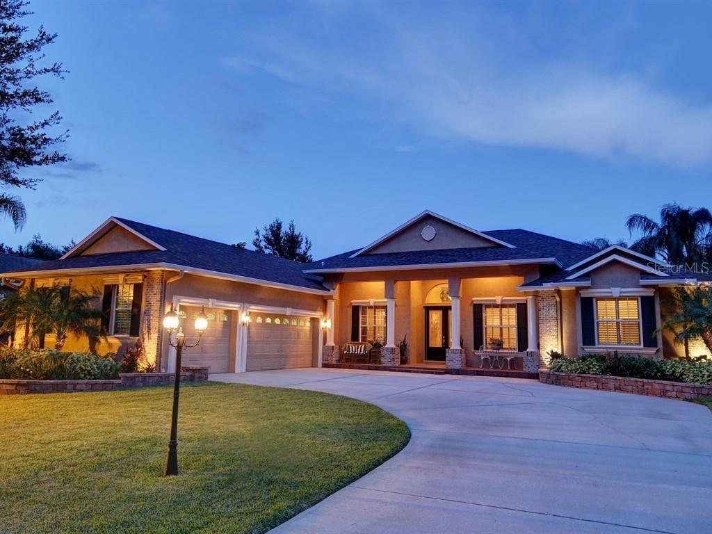 705 Charter Wood Pl., Valrico, FL 33594