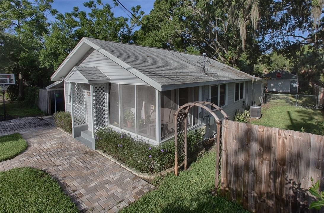 405 Dempsey Rd., Palm Harbor, FL 34683