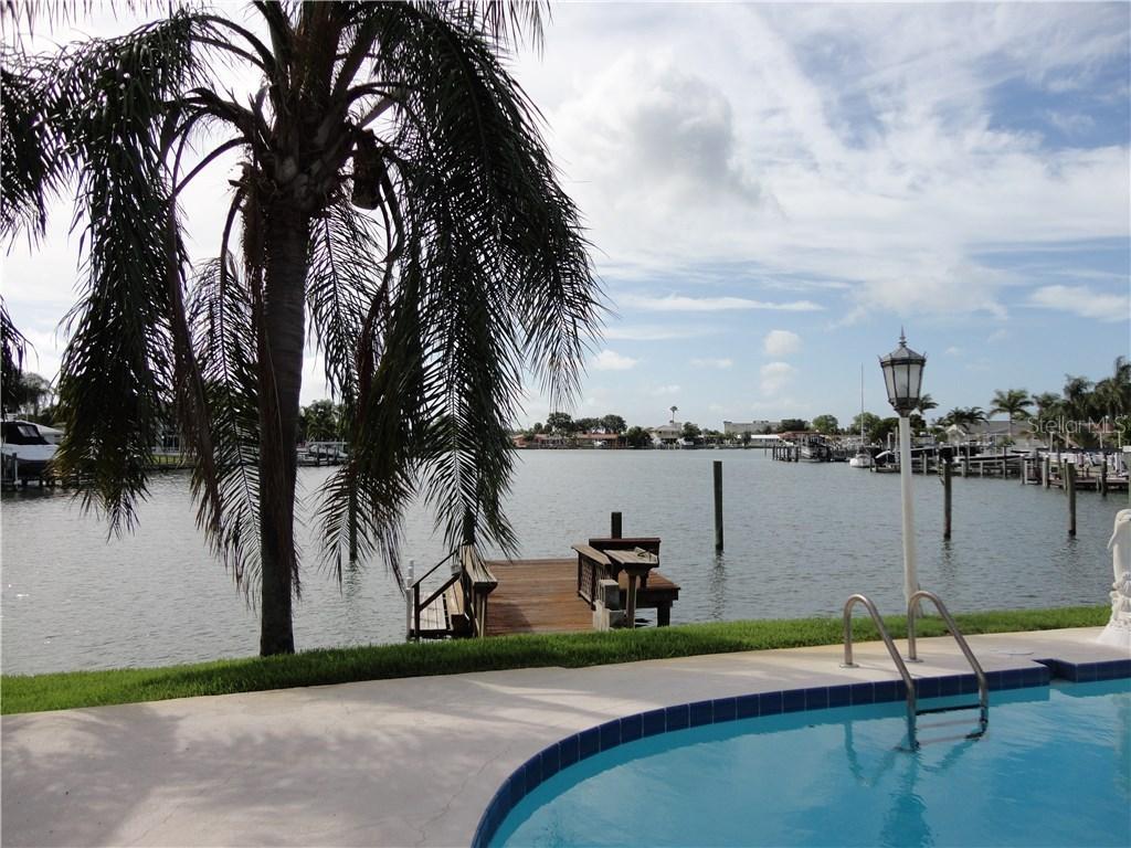 5631 Oakhurst Dr., Seminole, FL 33772