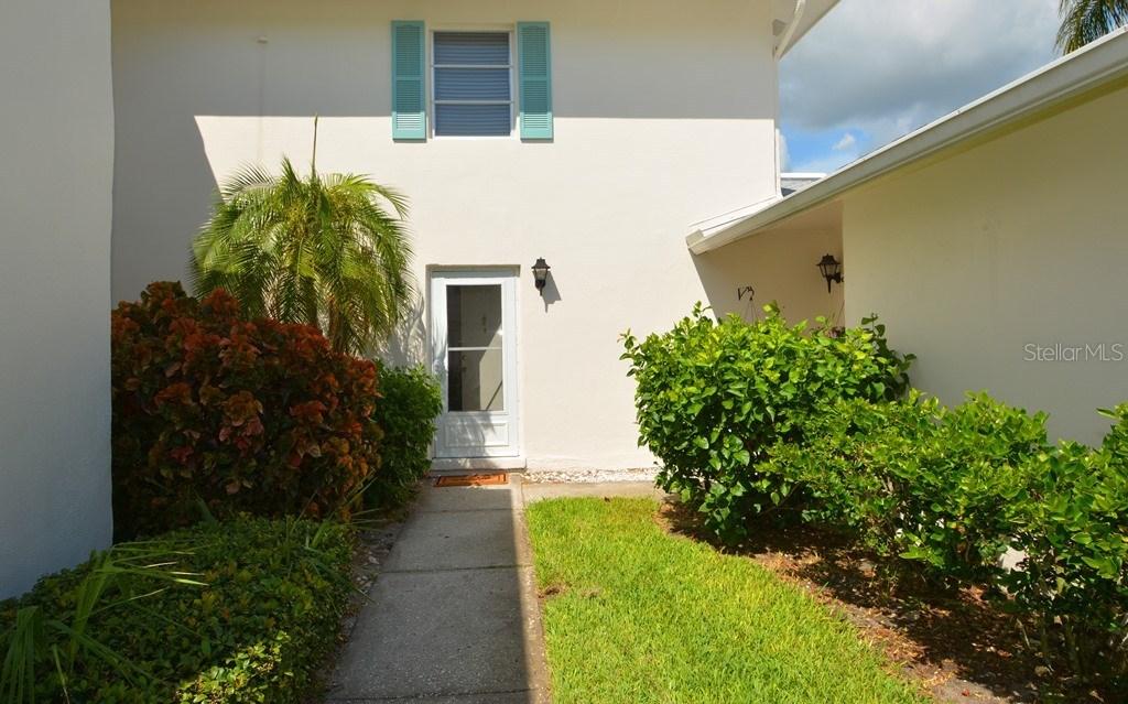 3245 40th Way #B, St Petersburg, FL 33711