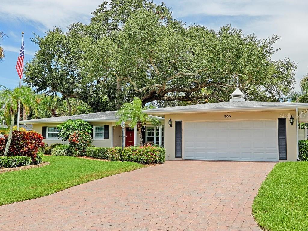 305 Cedar Ln., Largo, FL 33770