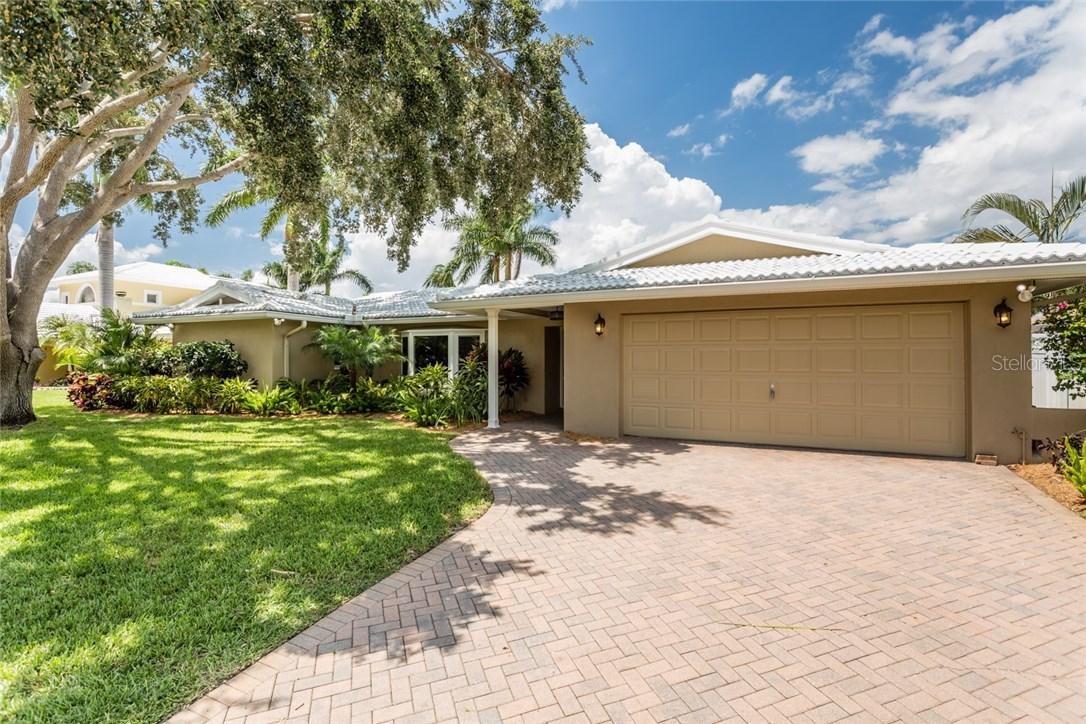 2033 Tanglewood Dr., St Petersburg, FL 33702