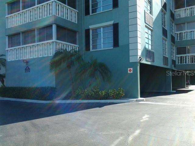 147 Bluff View Dr. #207, Belleair Bluffs, FL 33770