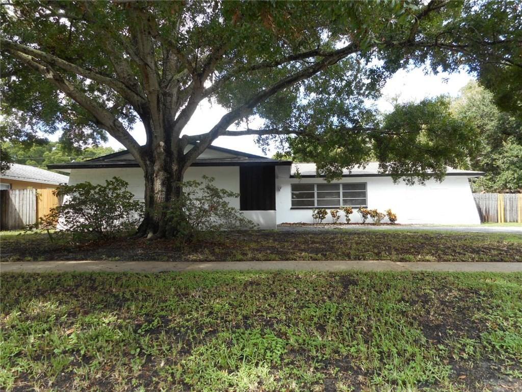 992 Deville Dr., Largo, FL 33771