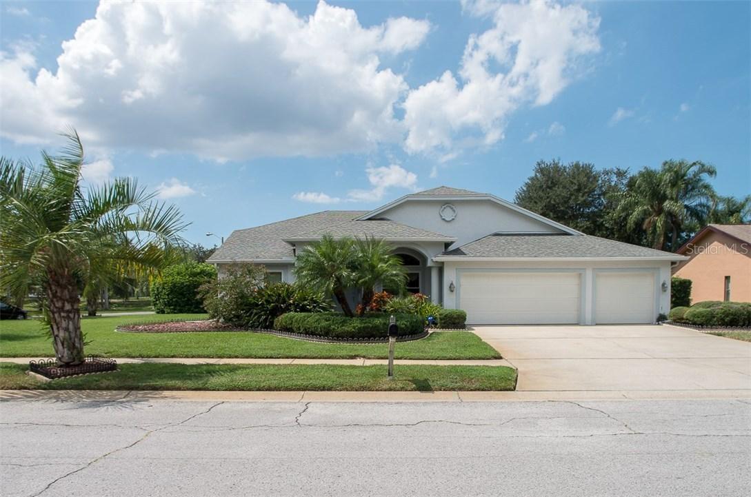 594 Centerwood Dr., Tarpon Springs, FL 34688