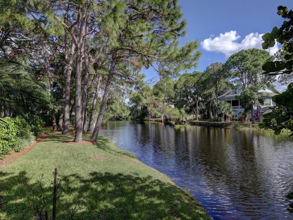 712 Soundview Dr., Palm Harbor, FL 34683