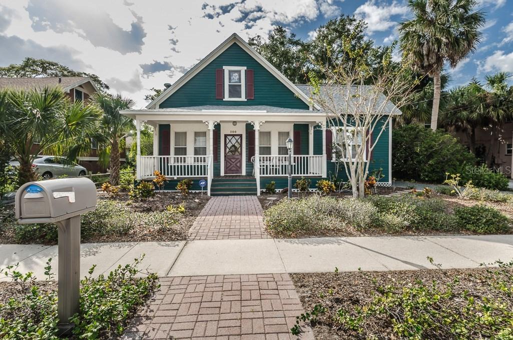 305 Grand Blvd., Tarpon Springs, FL 34689