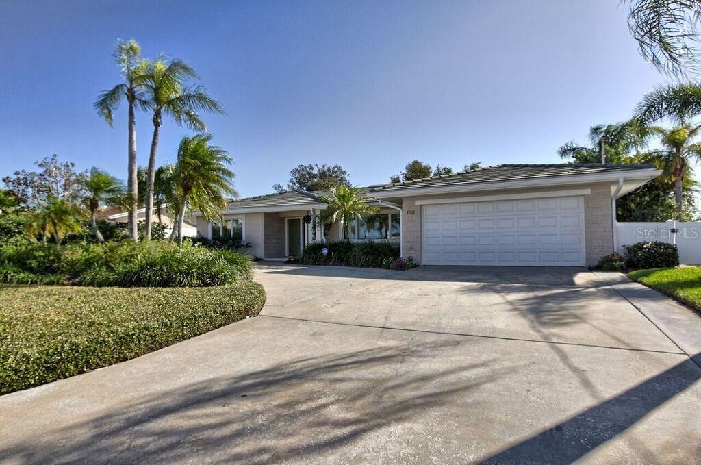405 Buttonwood Ln., Largo, FL 33770